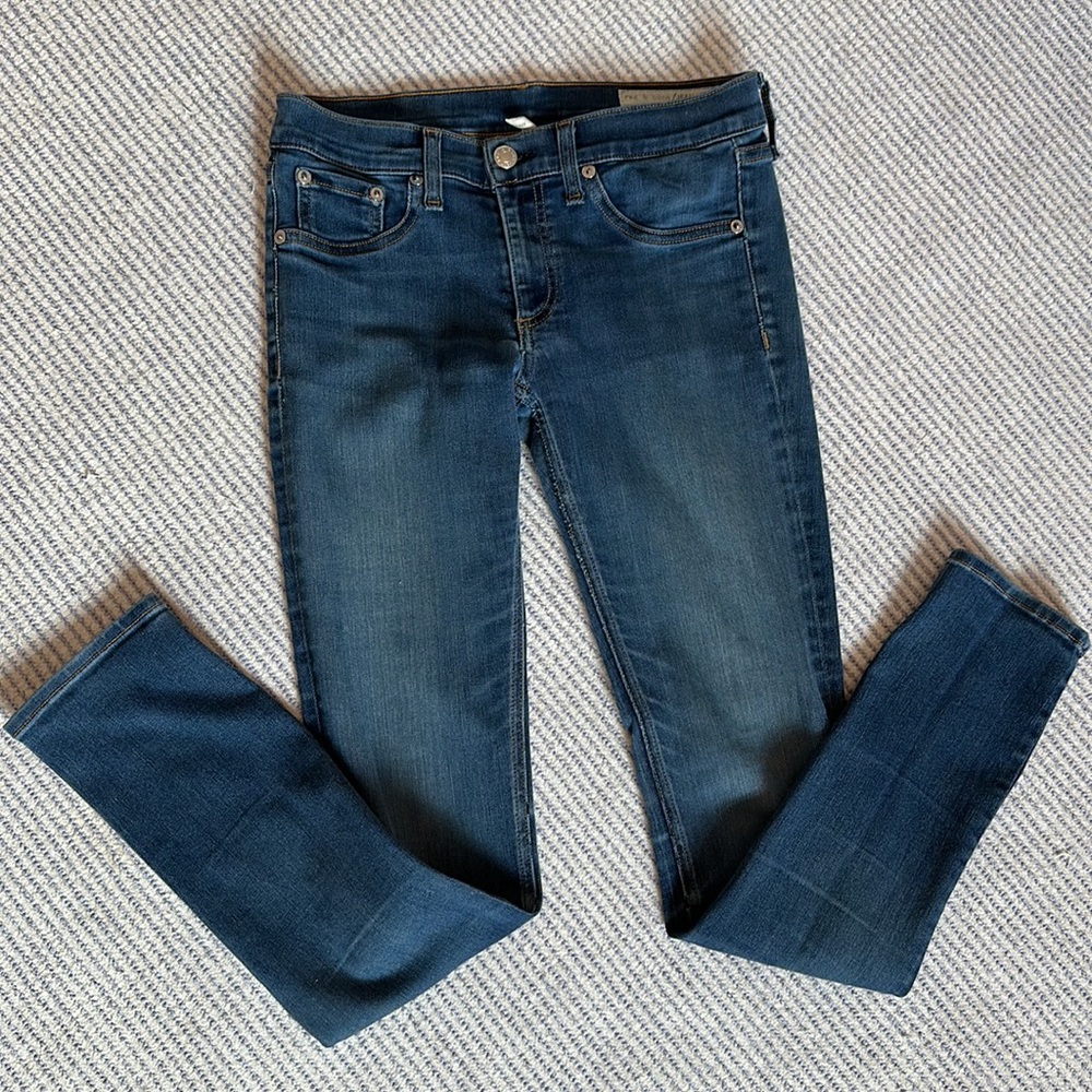 Rag And Bone Size 27 Ankle, mid rise, Skinny Jeans in very good condition!!
